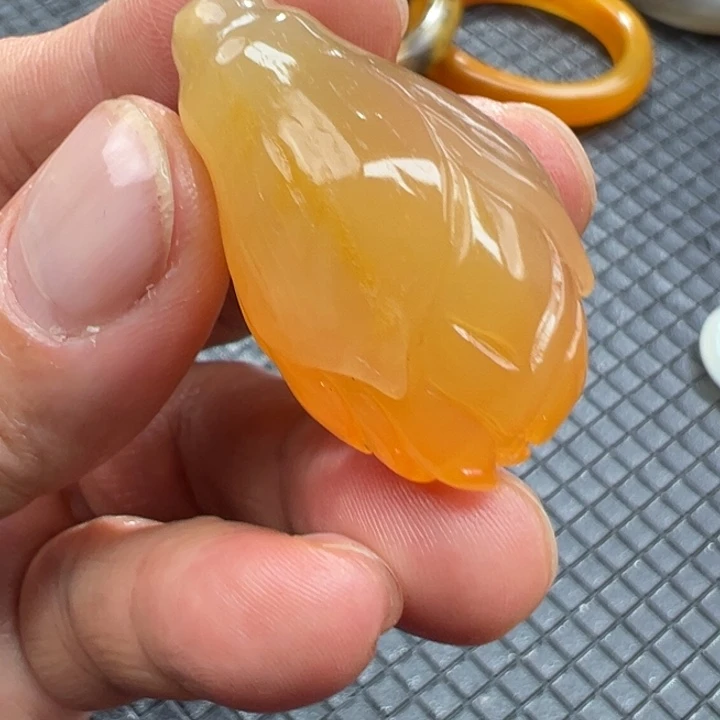 石英质玉（黄龙玉）颈饰未镶嵌冬*