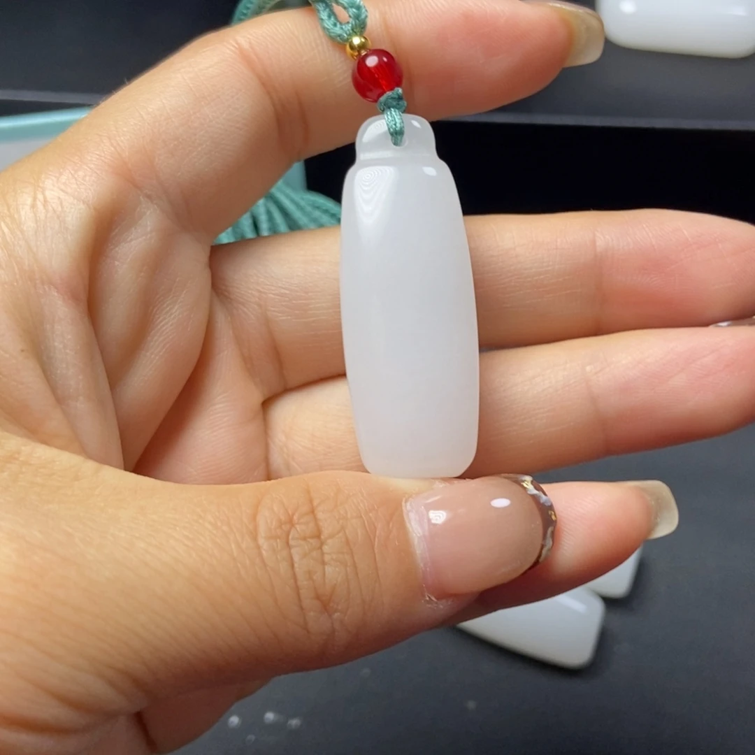 石英质玉（金丝玉）未镶嵌颈饰