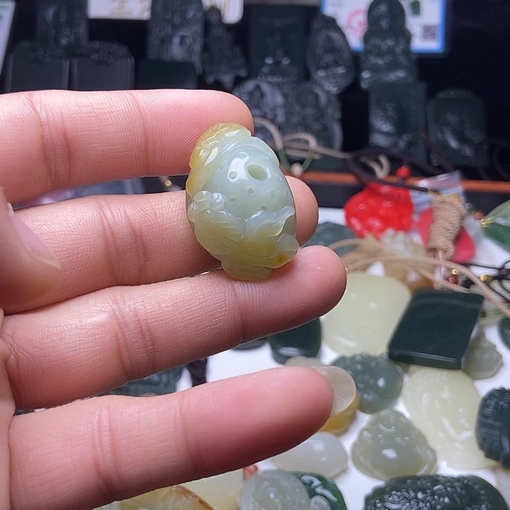 颈饰未镶嵌和田玉