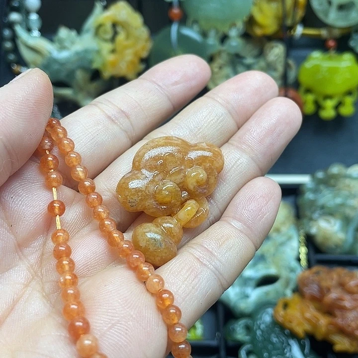 未镶嵌蛇纹石玉颈饰郑***贵