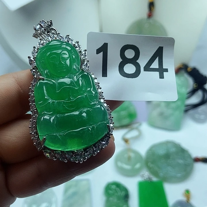 翡翠吊坠(赠链)未镶嵌