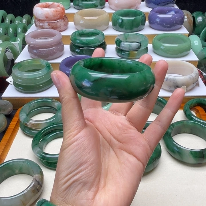 石英质玉（非洲翠）未镶嵌手镯