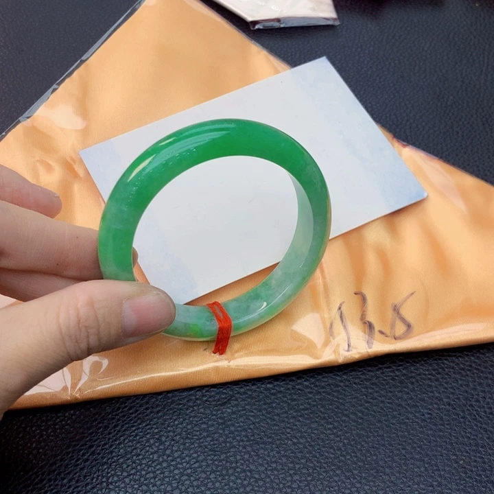 未镶嵌手镯翡翠翡翠手镯