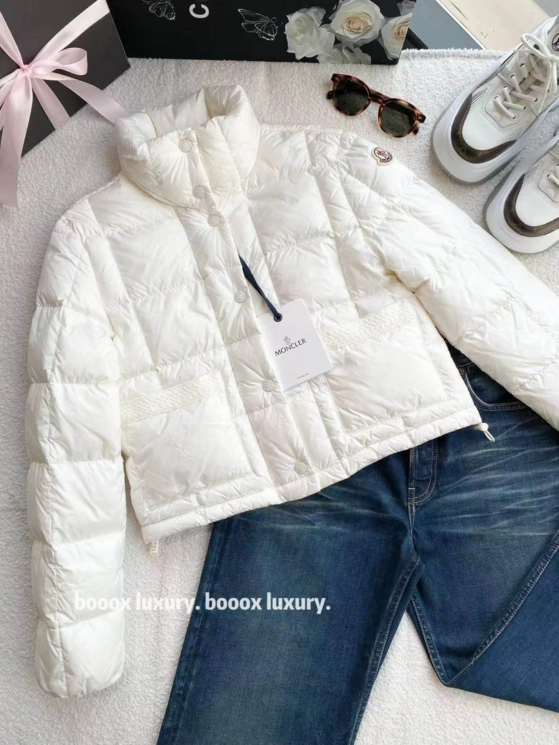 未使用 MONCLER  qq907 锦轮 25ss袖标logo白色羽绒服 0码 吊牌