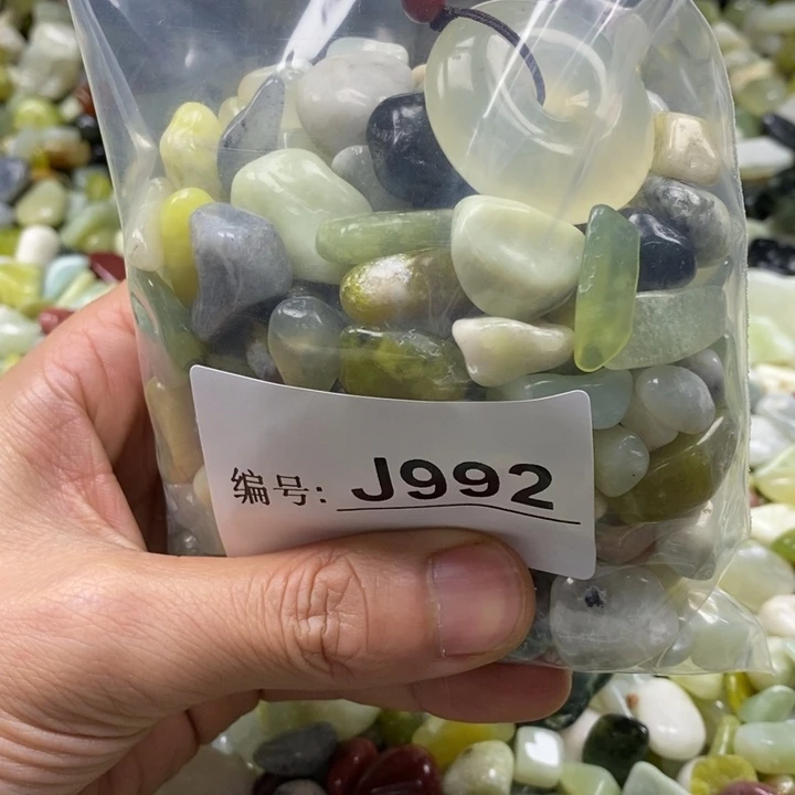 蛇纹石玉鱼缸石未镶嵌