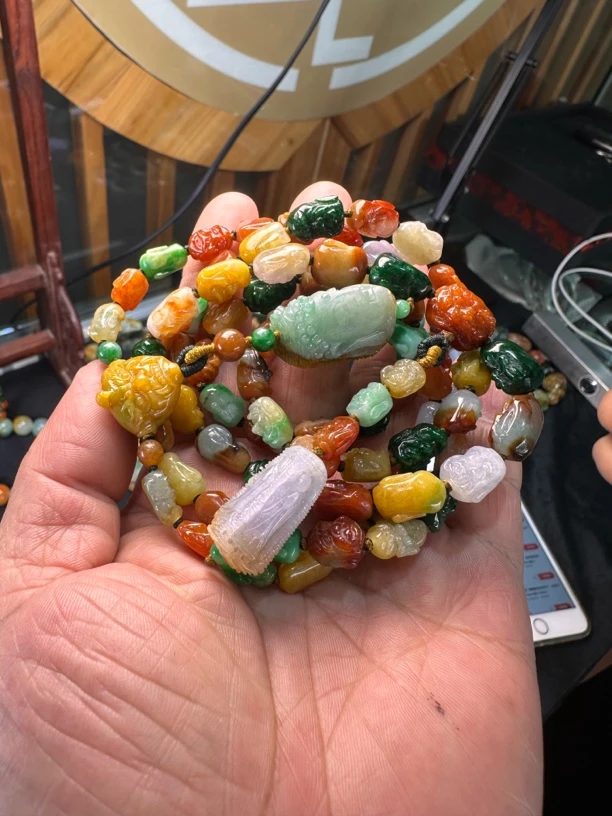 罗汉项链，特色翡翠多彩多宝串。