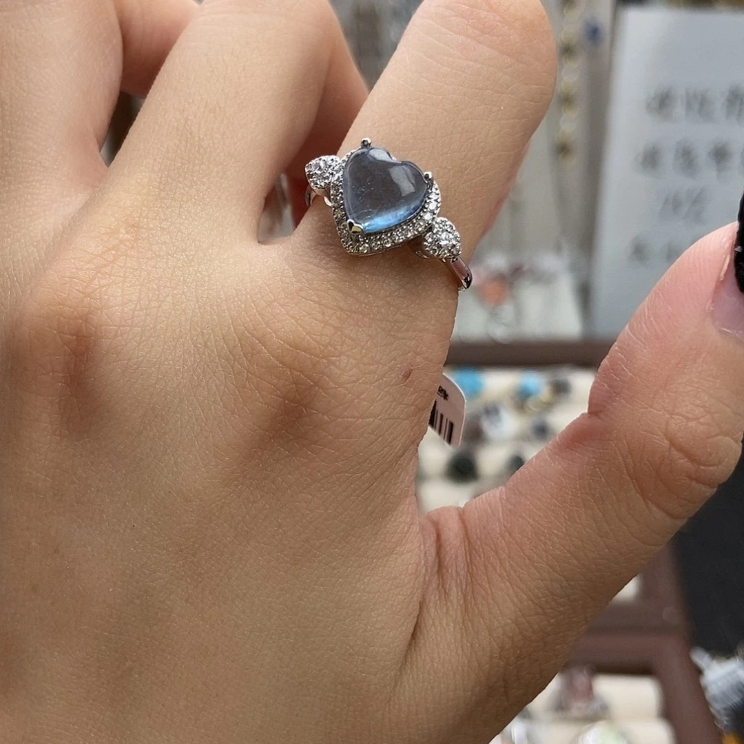 水晶戒指银S925镶嵌爱****呢海蓝宝爱心