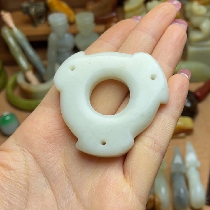 蛇纹石玉未镶嵌颈饰