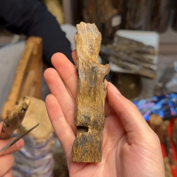 沉香碎屑沉香白棋块料11克