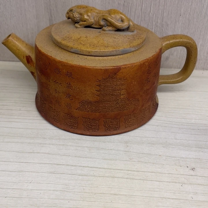 紫砂茶壶?**?紫砂壶宜兴