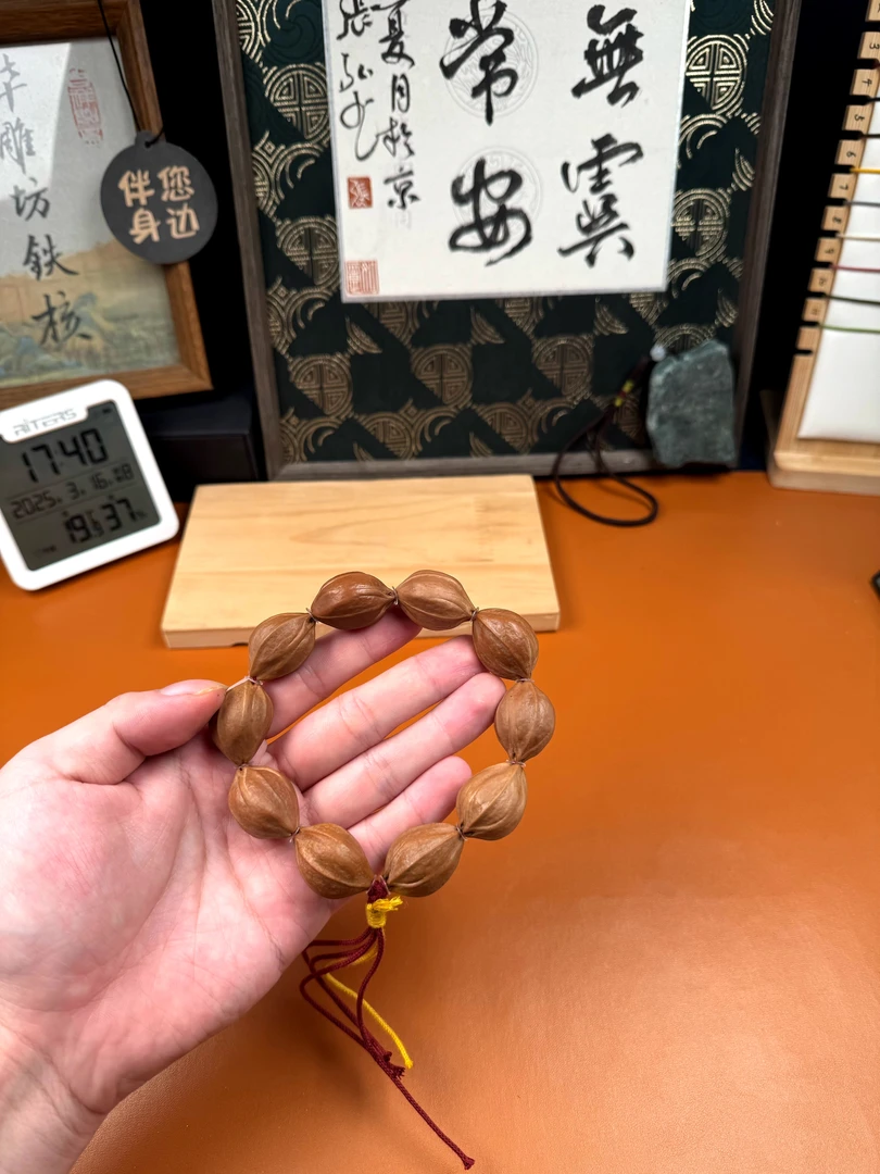 1.9*2.6梅林铁核手串