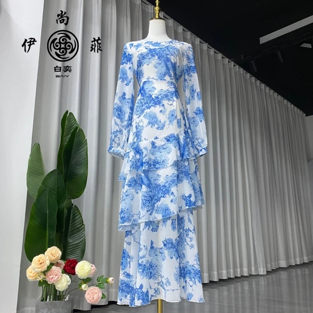 8896伊尚菲民族风优雅气质蓝色碎花圆领长袖显瘦连衣裙高个子长裙