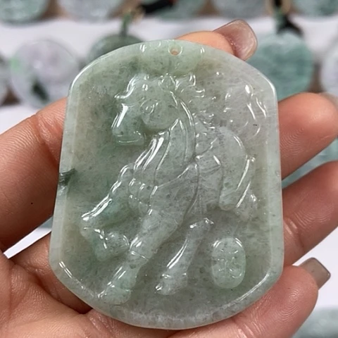 翡翠颈饰未镶嵌马到成功有瑕疵福利