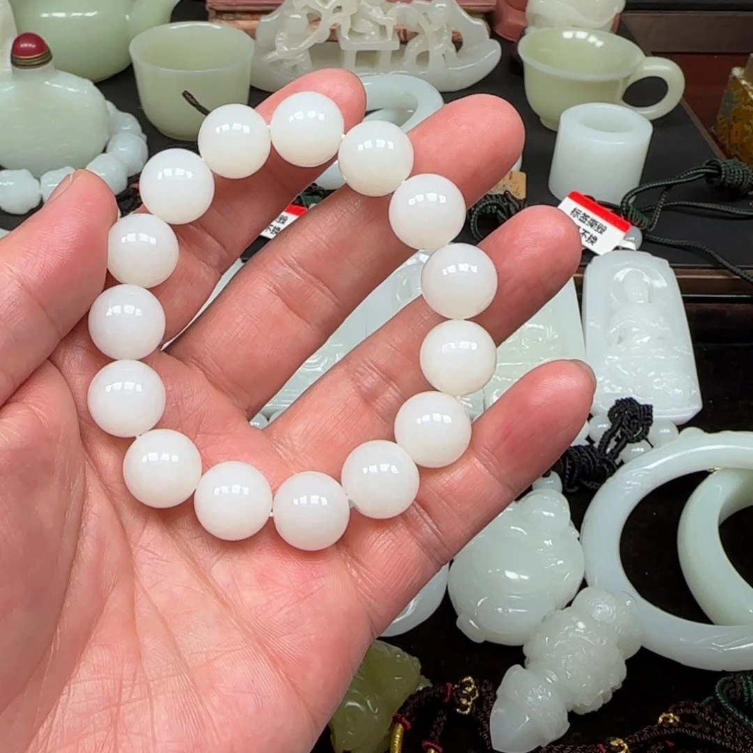 起***了和田玉未镶嵌挂件