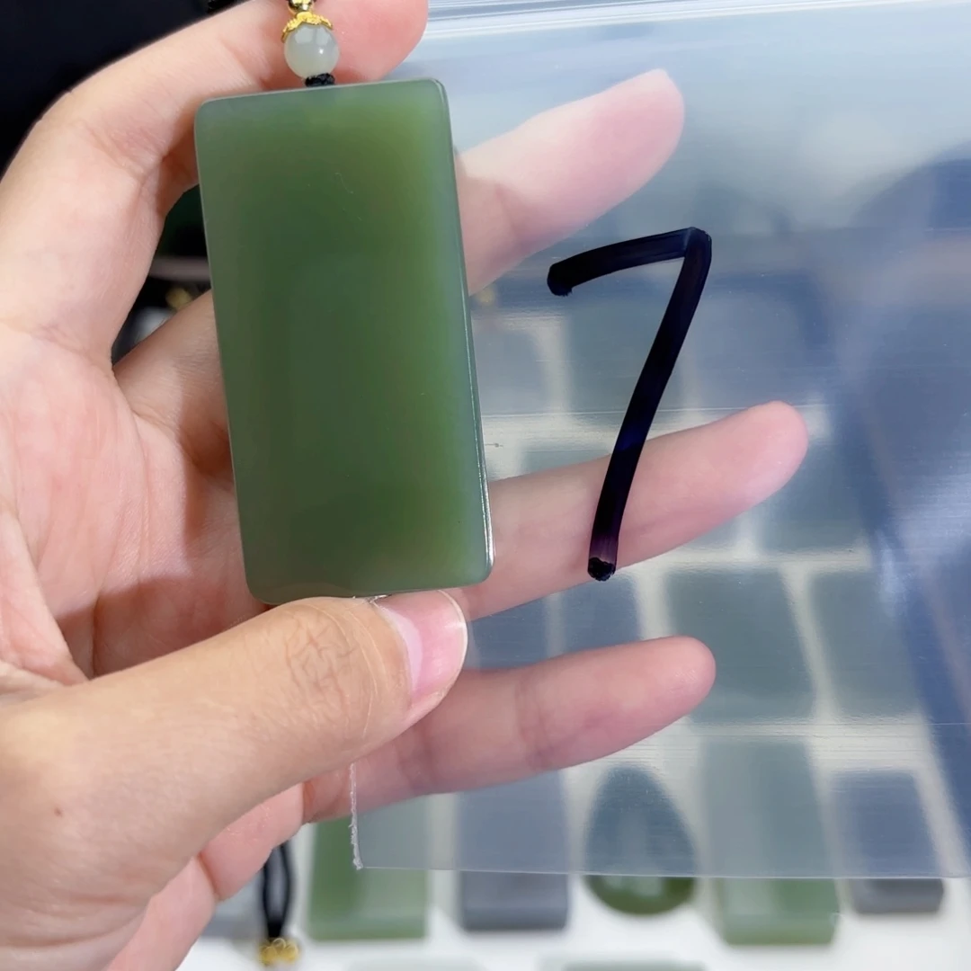 炮***哥和田玉未镶嵌颈饰