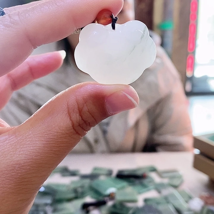 石英质玉手链未镶嵌天山冰翠