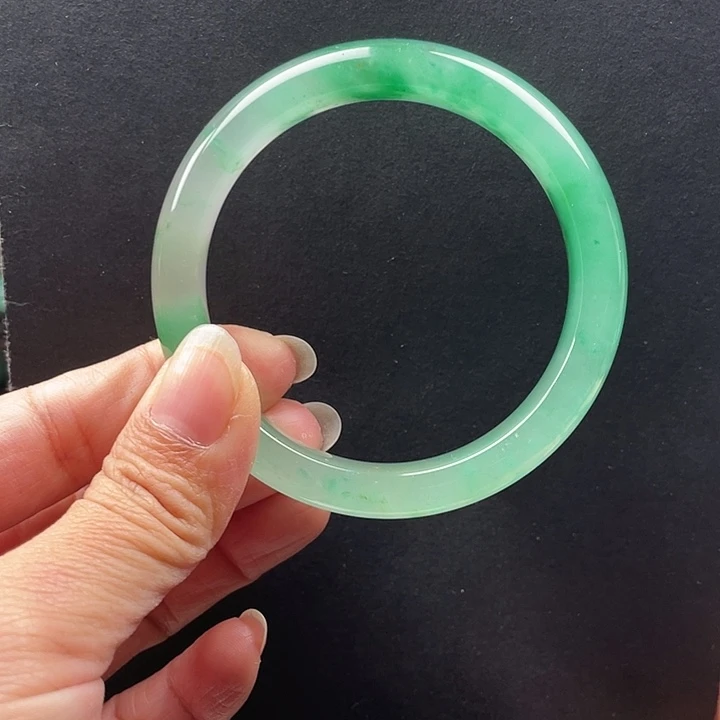 未镶嵌手镯石英质玉