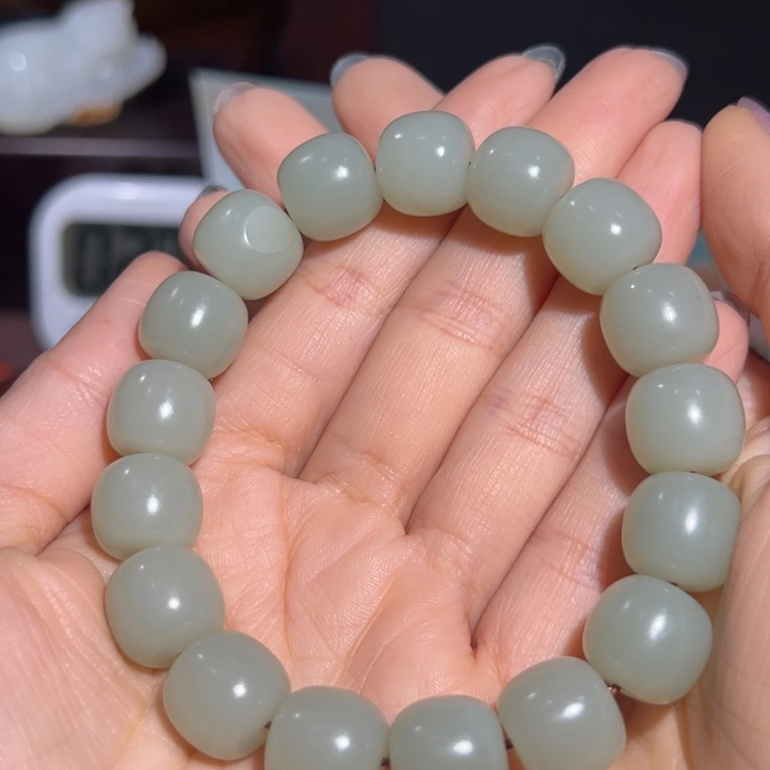 c***x和田玉未镶嵌颈饰