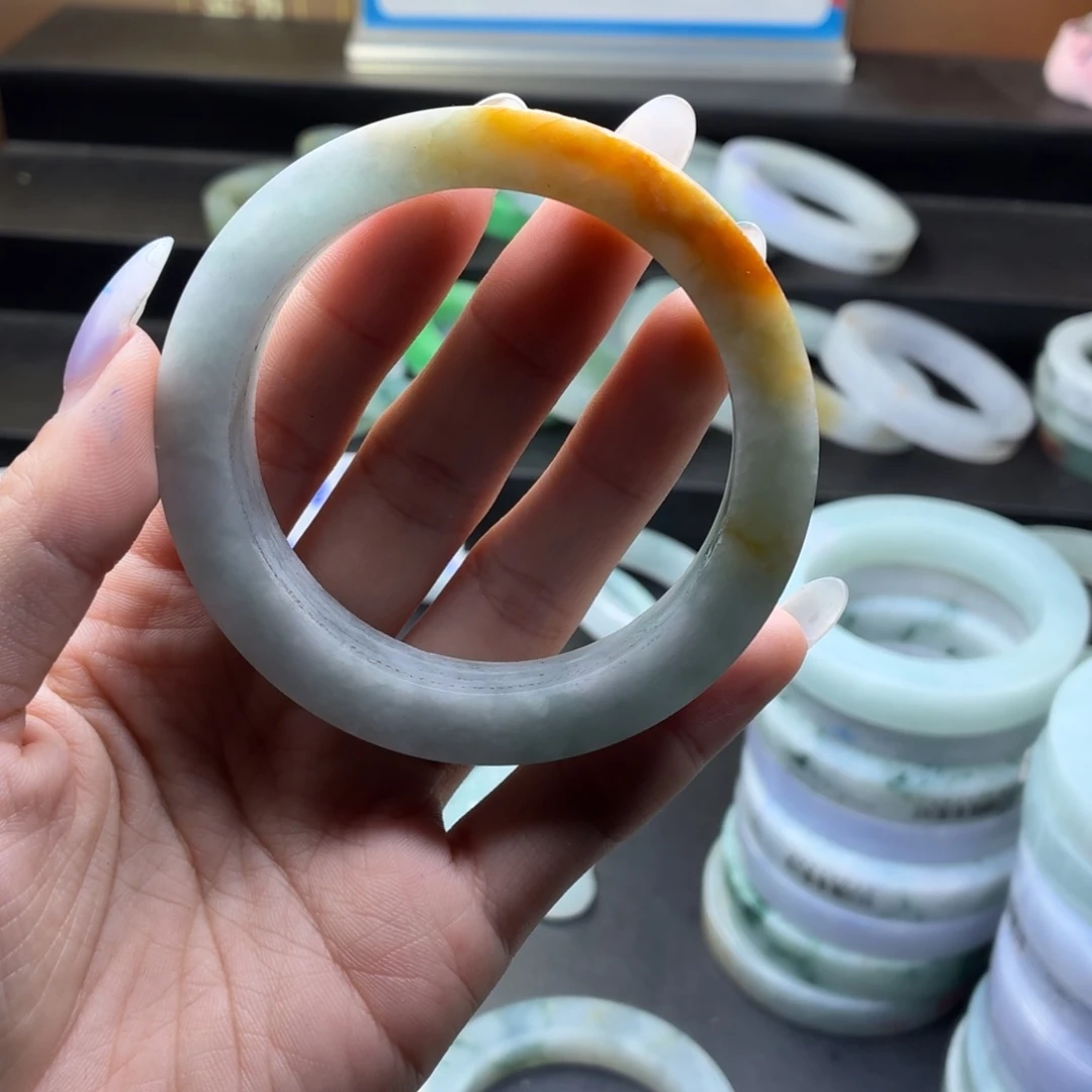 琼***定制翡翠未镶嵌翡翠手镯