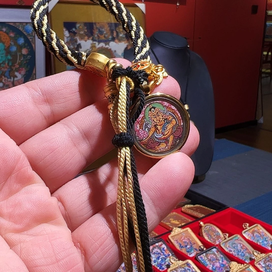 吊坠高僧手绘黄财神唐卡