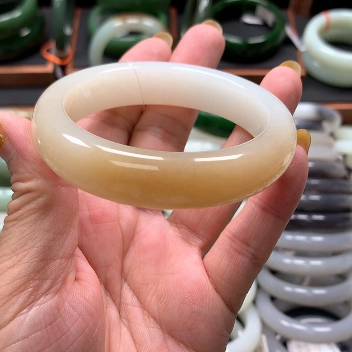 【闪购商品】未镶嵌手镯和田玉