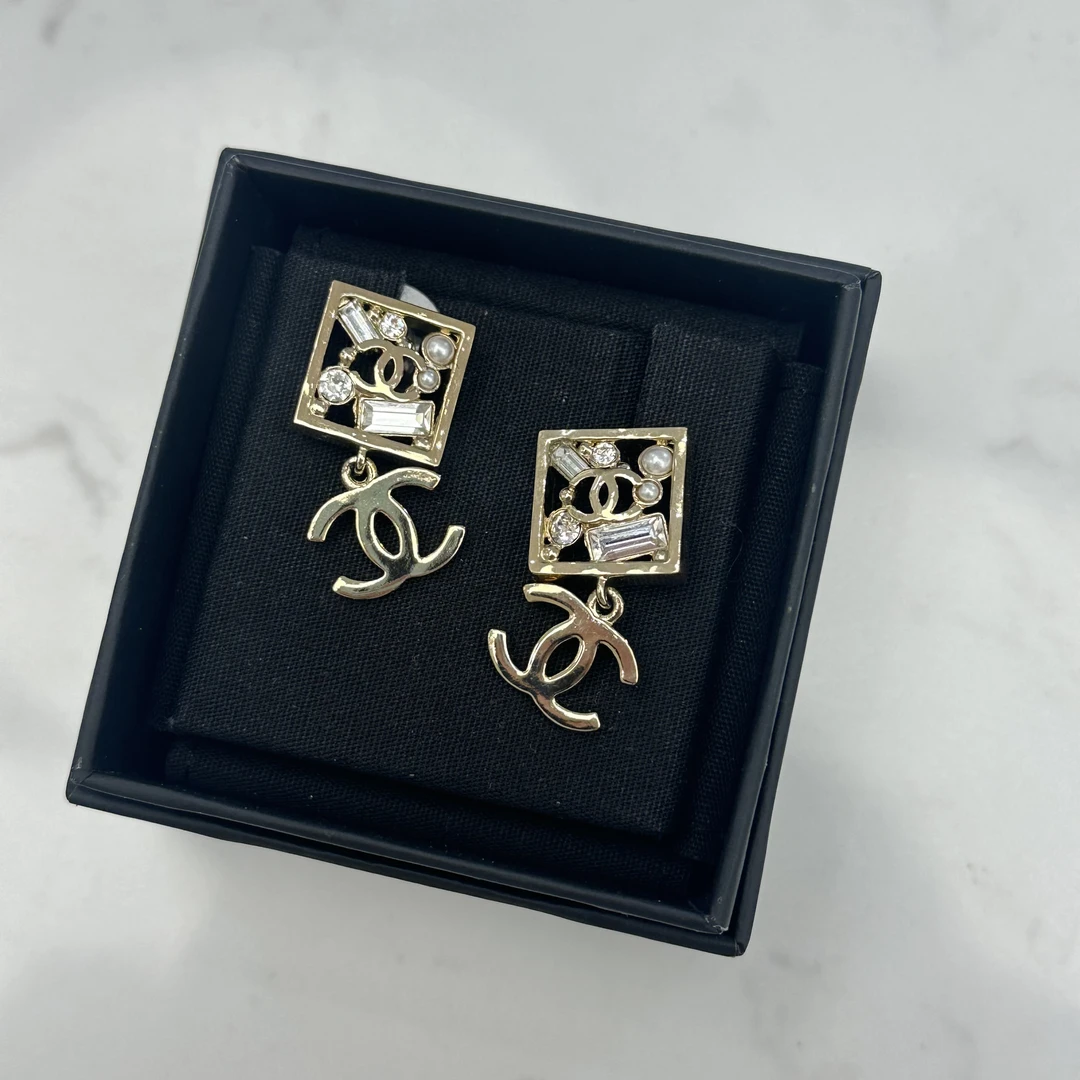 95新 Chanel/香奈儿 经典双C 方形金属镶钻珍珠耳钉