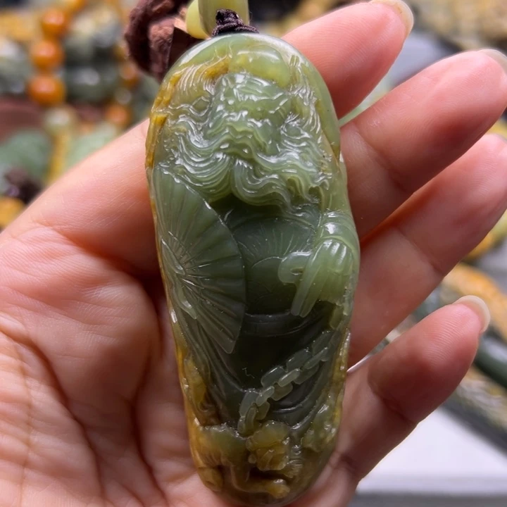 未镶嵌岫岩河磨玉（透闪石质玉）把件
