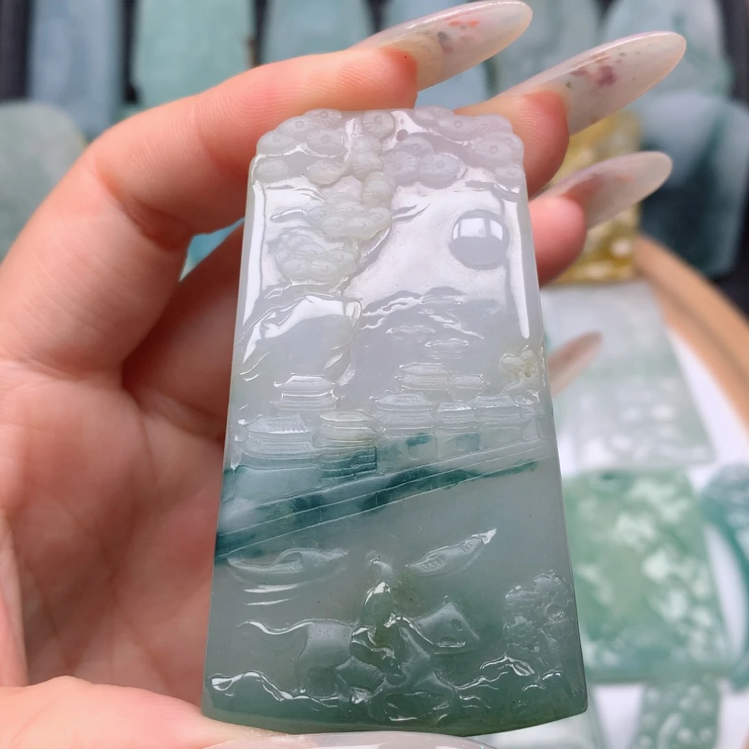 【闪购商品】翡翠颈饰未镶嵌山水