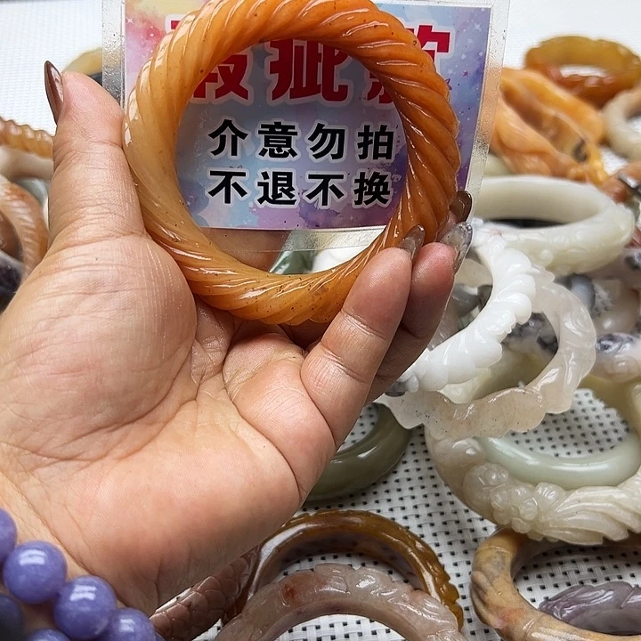 未镶嵌手镯石英岩玉