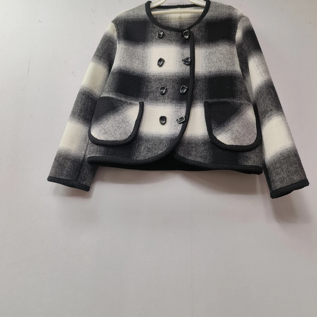 8520 春秋时尚拼接圆领洋气显瘦百搭格纹呢外套JR