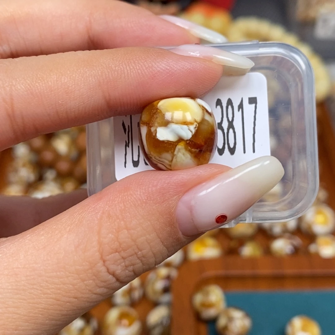 蜜蜡未镶嵌珠宝奇石3817