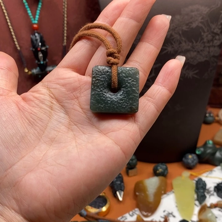 颈饰未镶嵌和田玉