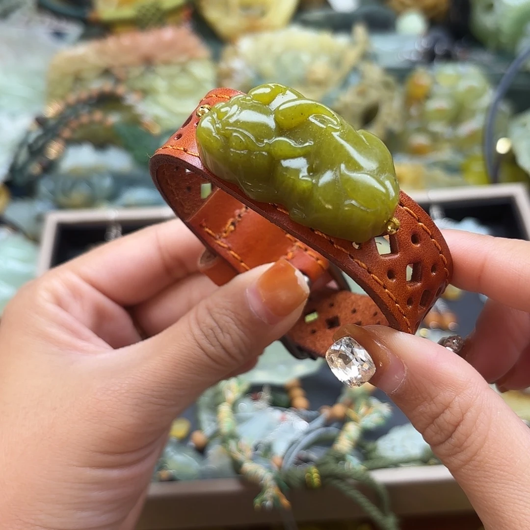 蛇纹石玉未镶嵌吊坠