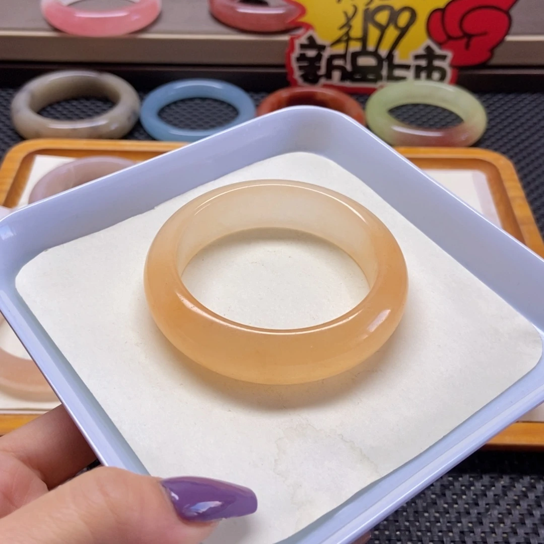 未镶嵌手镯石英岩玉