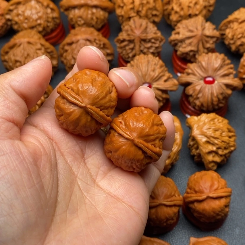 【闪购商品】文玩核桃把件蛇皮球