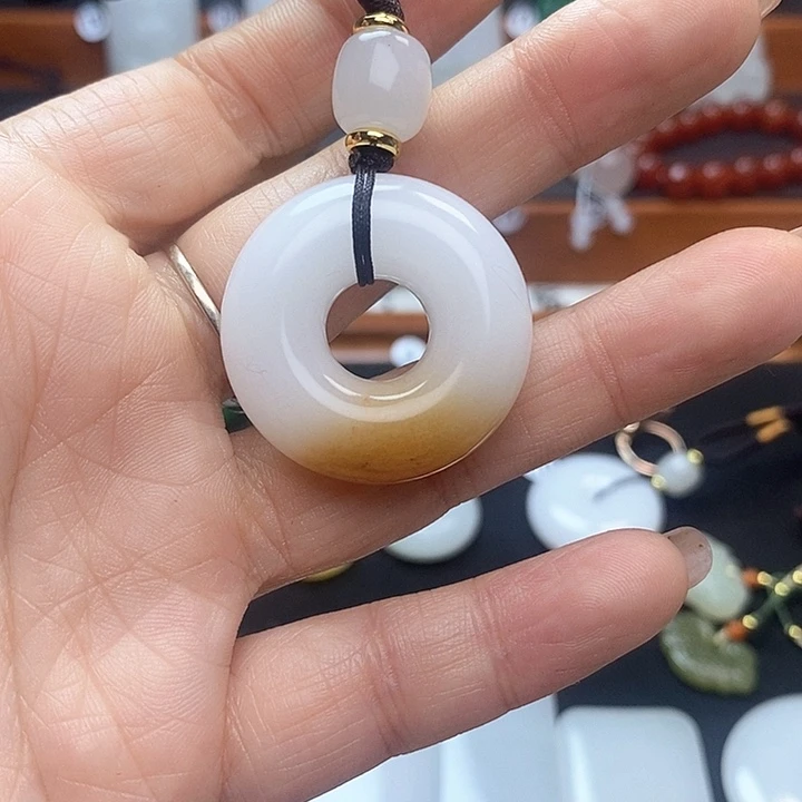 石英质玉颈饰未镶嵌醉*城