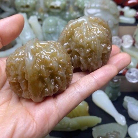 和田玉未镶嵌把件皎**光