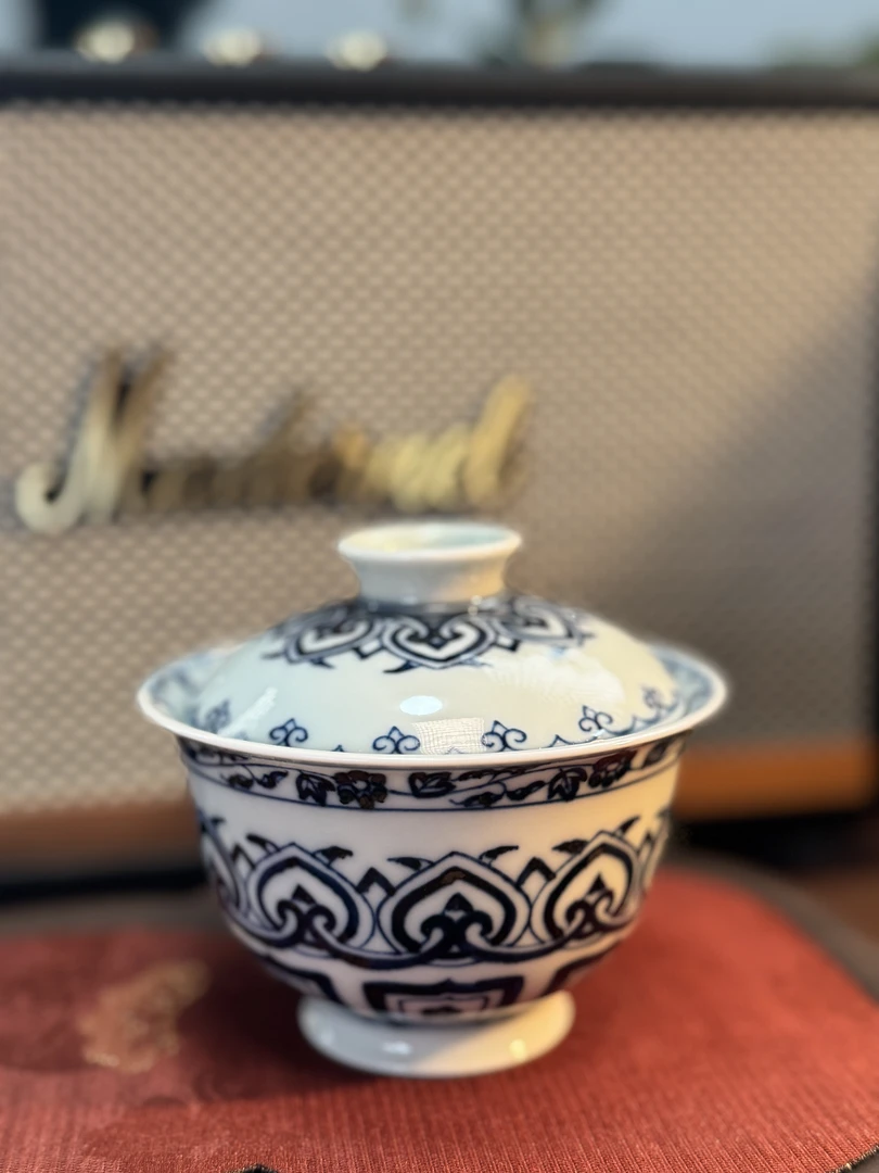 A116景德镇手绘青花宝相二才盖碗  120ml