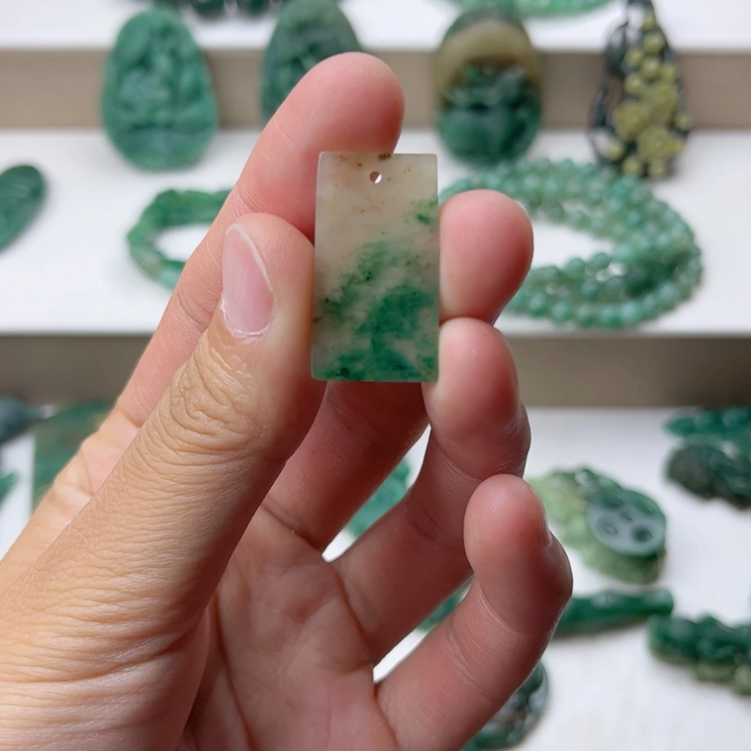 独山玉未镶嵌挂件