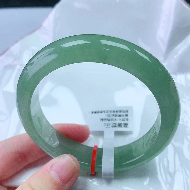 翡翠手镯未镶嵌53圈