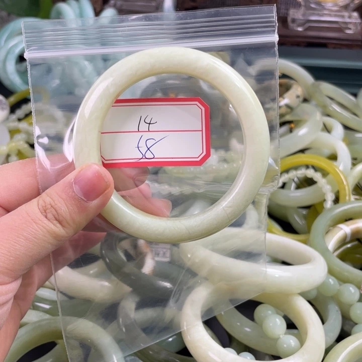 未镶嵌岫玉手镯手镯