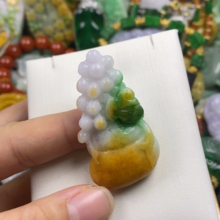 翡翠未镶嵌吊坠(赠链)