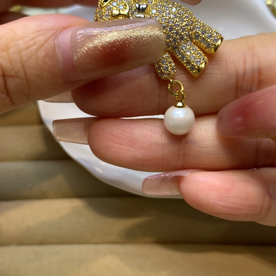 未镶嵌胸饰海水珍珠