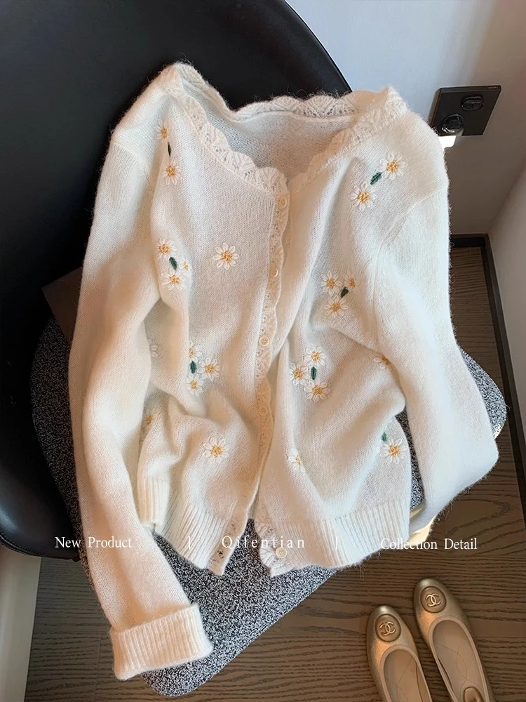 法式刺绣白色慵懒针织开衫女秋季新款高级感甜美上衣软糯毛衣外套