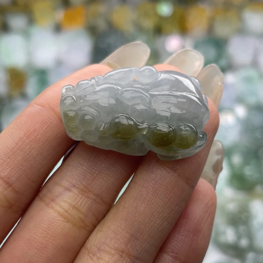 翡翠未镶嵌颈饰貔貅