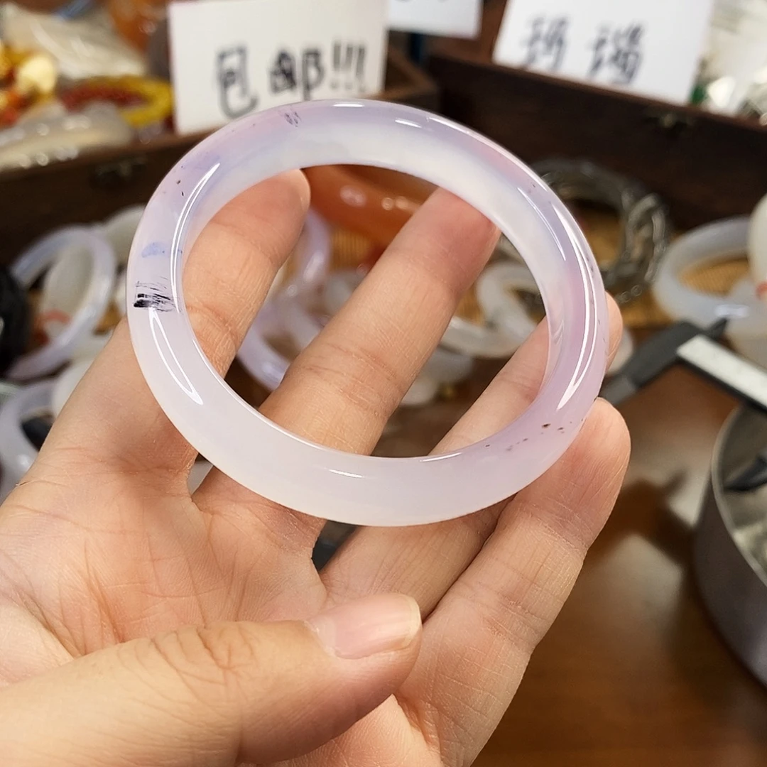 玛瑙/玉髓未镶嵌手镯C81。56.5圈。瑕