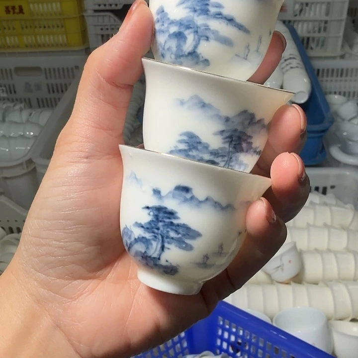 羊脂玉手绘釉下彩铃铛被三个