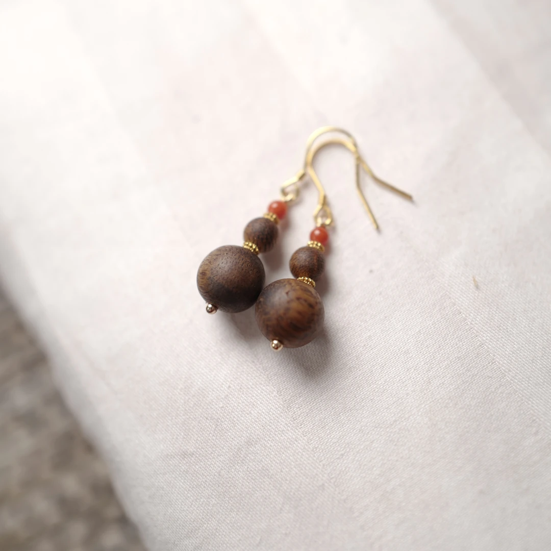 沉香奇楠沉香设计款葫芦耳饰L241014