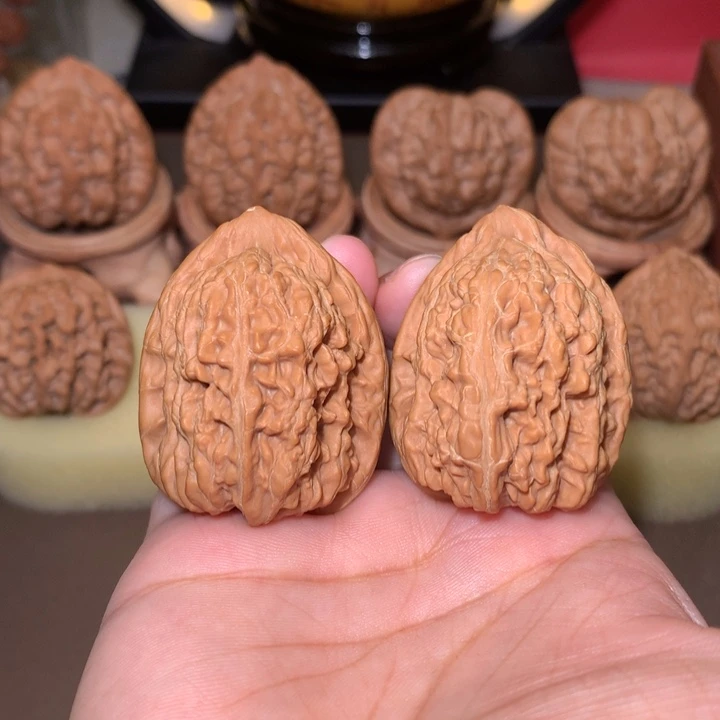 文玩核桃把件赤龙鸡心