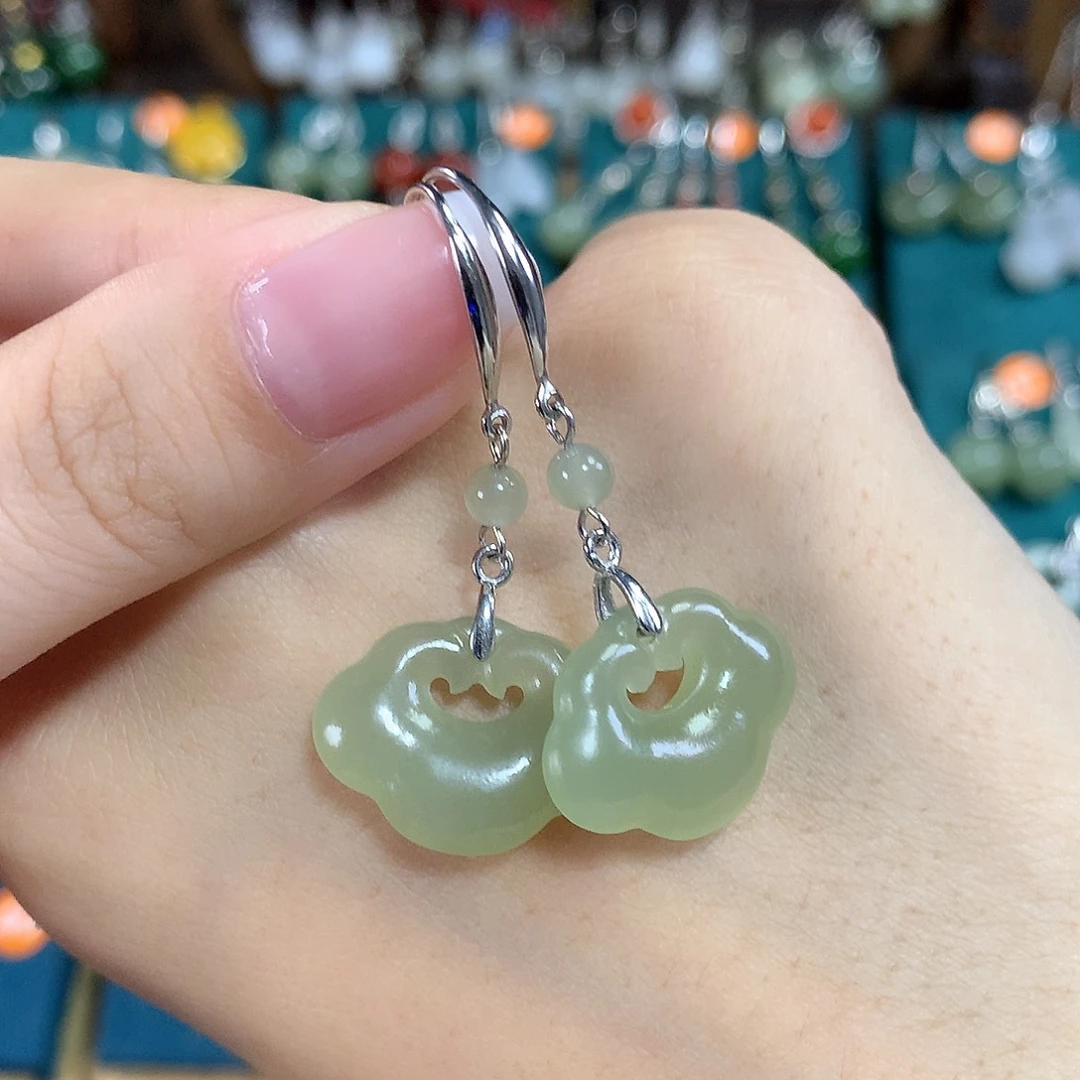 和田玉银S925镶嵌耳饰如意卡20左右